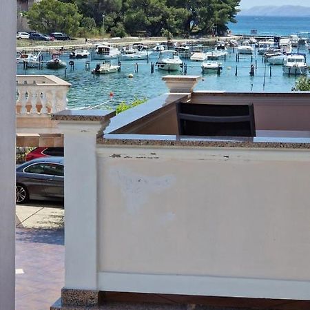 Haus Anica Lägenhet Rab Town Exteriör bild